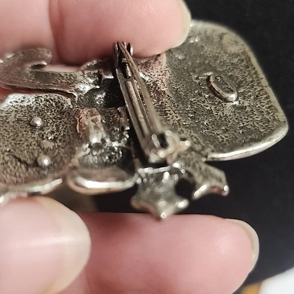 Festive Cat and Stocking Brooch - Picture 5 of 5